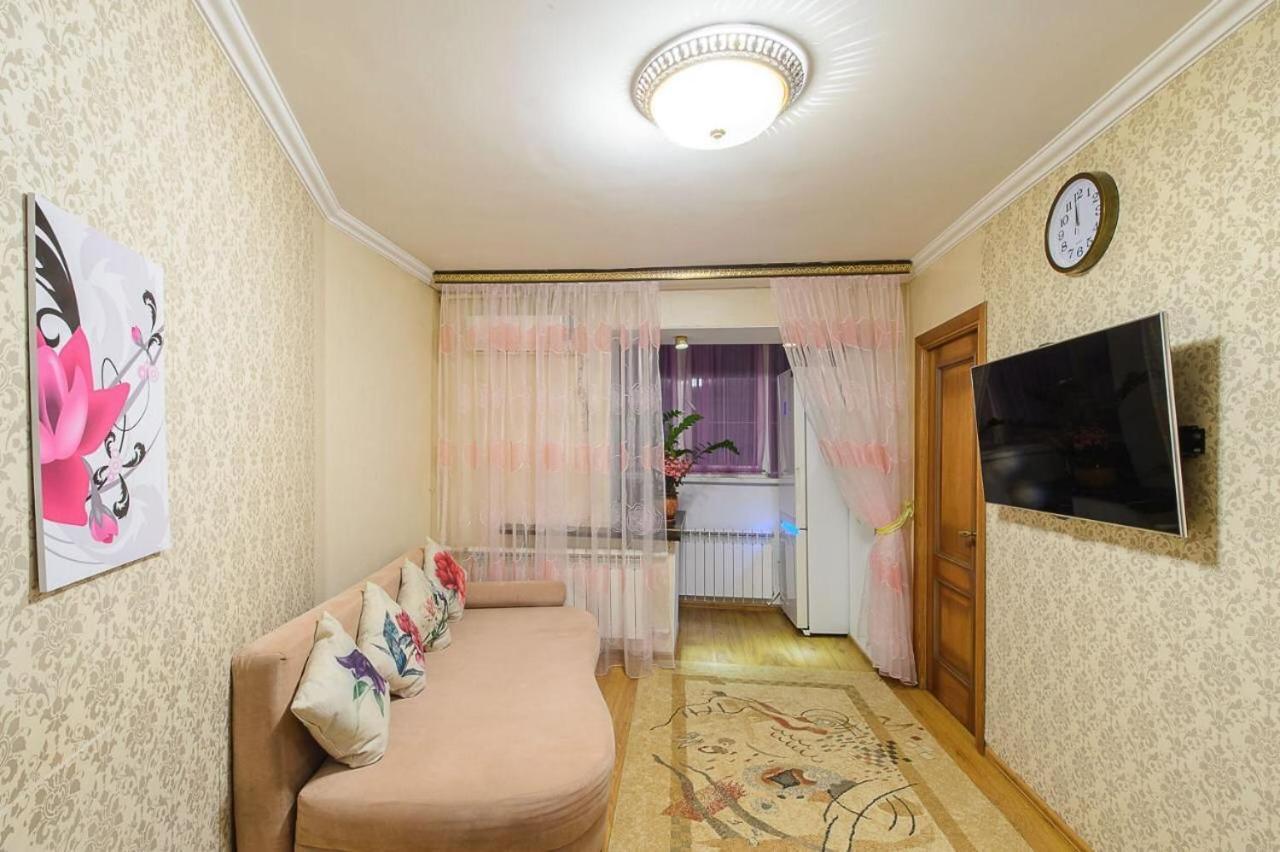 Золотой Квадрат Шевченко 75 Leilighet Almaty Eksteriør bilde